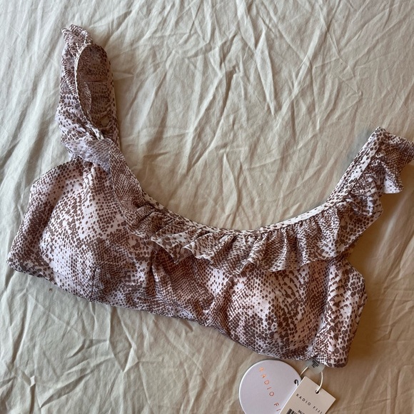 NWT Radio Fiji Rattler Bali Ruffle Bikini Top M - Picture 5 of 12